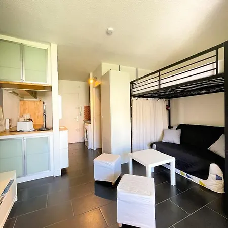 Beautiful Flat With Pool And Close To The Sea Apartman