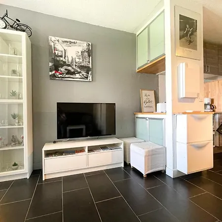 Beautiful Flat With Pool And Close To The Sea Apartman Fréjus